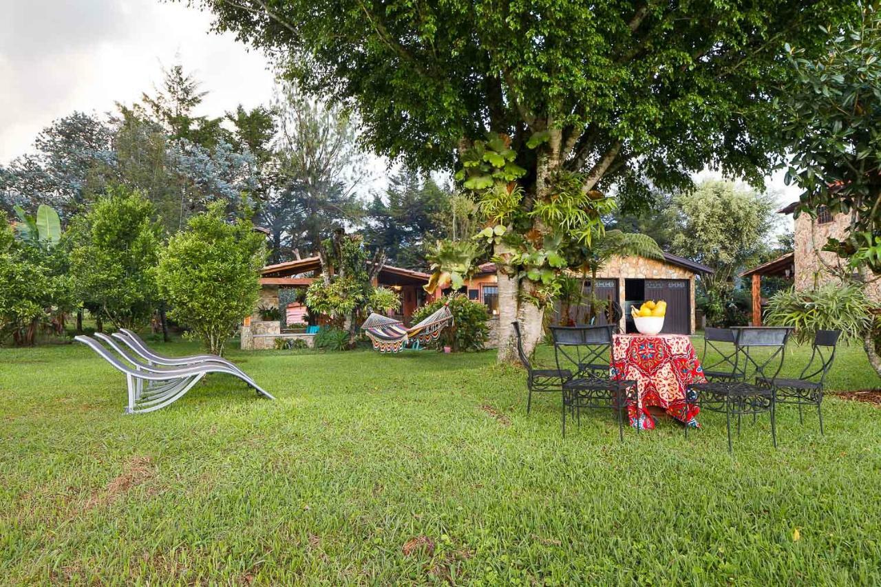La Casa De Piedra Villa Guatape Exterior photo